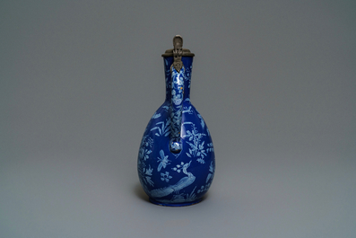 Een zeldzame Delftse 'Perzisch blauwe' kan met tinnen deksel, 17/18e eeuw